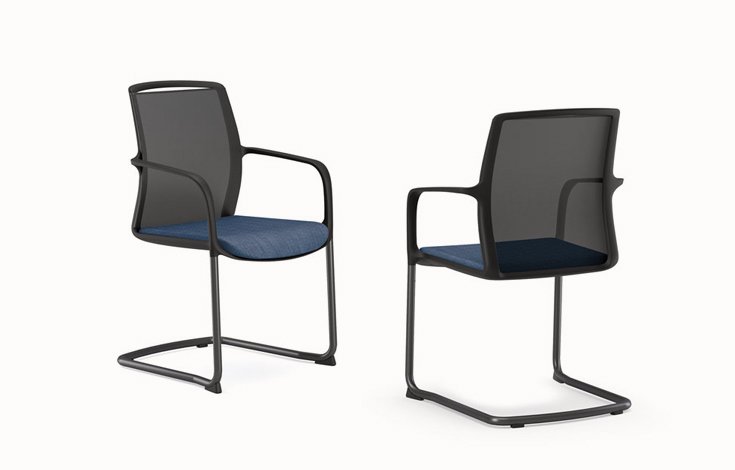 Chaise Professionnelle - Laynet, Une Touche De Luxe Italien Chaise monocoque avec accoudoirs intégrés en nylon noir. Avec assise rembourrée et dossier recouverts en maille élastique respirante. Piètement traineau empilable ou pivotant avec 4 pieds pyramidale en nylon noirs. Disponible version pivotante avec piètement 5 rayons, avec régulation en hauteur gaz et/ou avec mécanisme Relax-style basculant. Versions pivotantes sur roulettes ou patin. Siège ergonomique. Pivotant confortable. Réglable avec un design moderne.